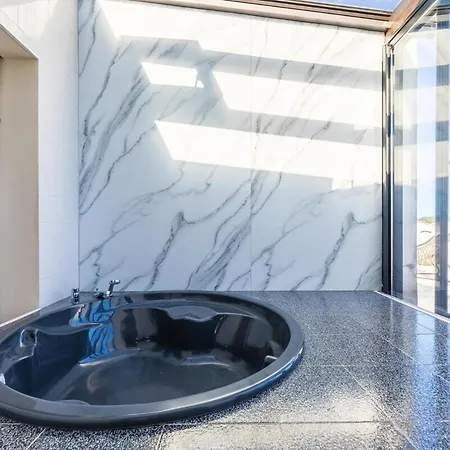 Villa Capuccino, Piscine, Jacuzzi Et Vue